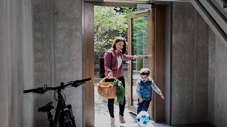 ASSA ABLOY har tekniska lösningar för att minska energiförbrukningen i fastigheter.