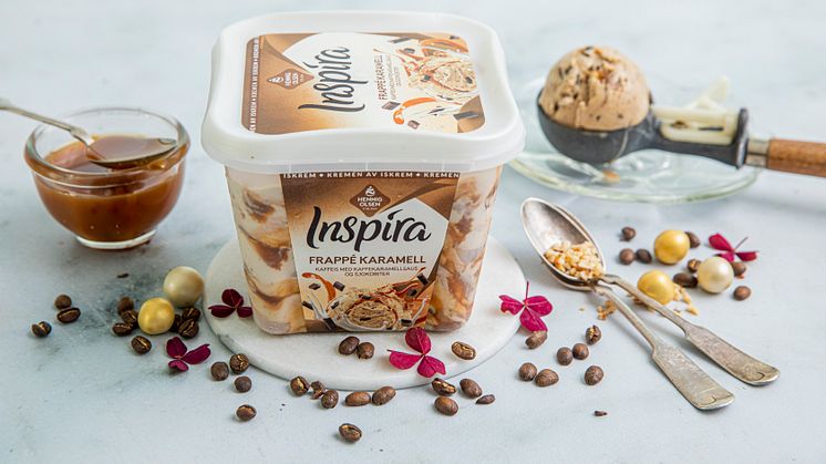 Premium iskrem med ny smakskombinasjon: Denne boksen inneholder fløyelsmyk kaffeis, fyldig kaffekaramellsaus og myke sjokobiter.
