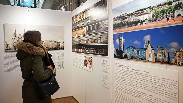 Blick in die Ausstellung "Die Straßen Lyons | Les rues de Leipzig" im Hauptbahnhof