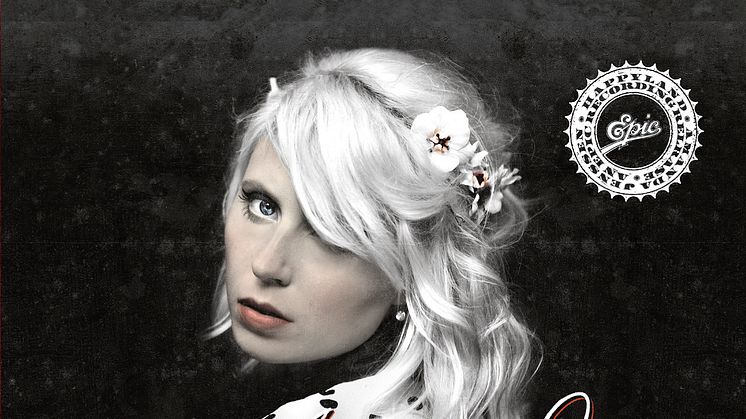 Amanda Jenssen släpper "Happyland" internationellt