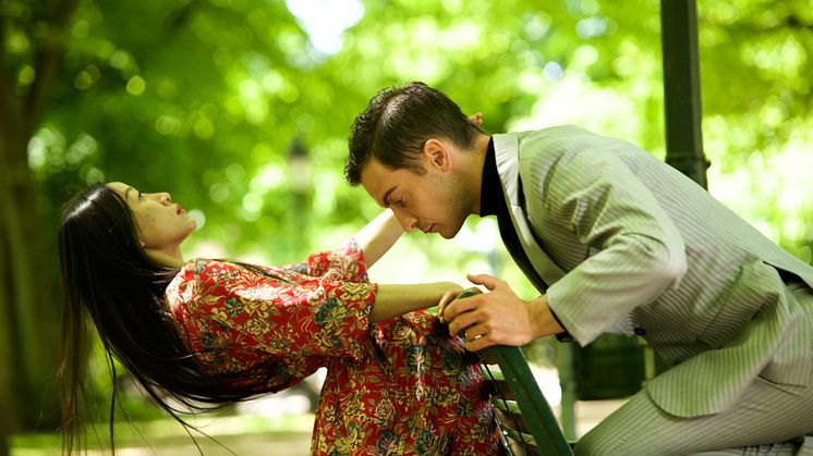 Let Love In är en av fem filmer som Skånes Dansteater skapat under våren 2020. I bild: Jing Yi Wang, Riccardo Zandoná. Filmfotograf: Anna Brånhede.