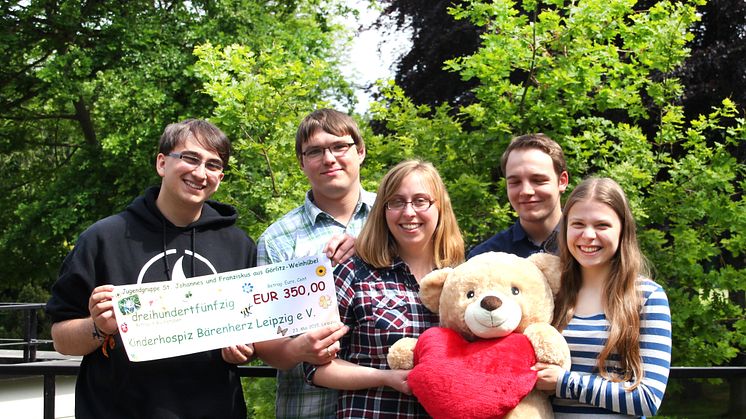 Katholische Jugendgruppe aus Görlitz sammelt für Bärenherz