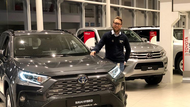 Toyota på topp: Bilselger fra Nordvik Mo i Rana, Thomas Elmon Johannessen . Foto: Nordvik AS.