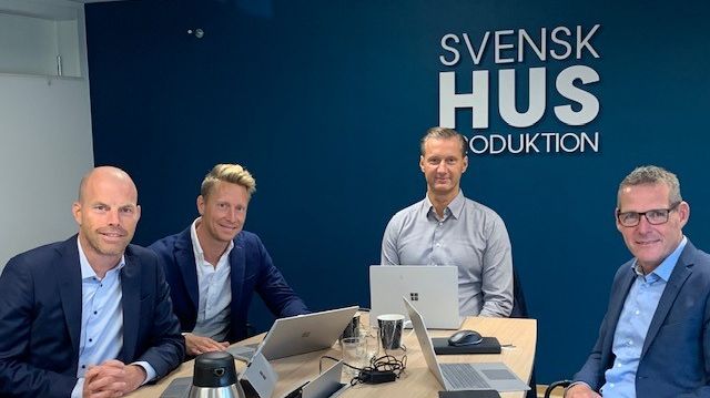 Fr vänster: Jonas Regnander, VD Trivselhus, Mattias Kvist, VD Svensk Husproduktion Projekt AB, Stefan Holmberg, VD och Koncernchef Svensk Husproduktion AB samt Anders Martinsson, VD LB-Hus AB.