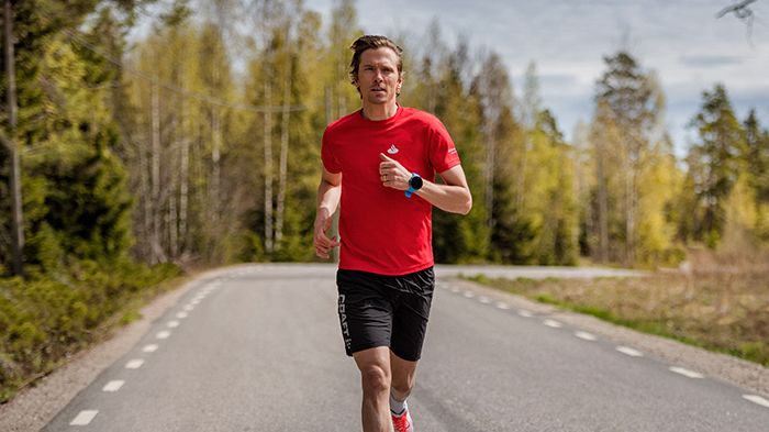 Johan Olsson är programledare i den tredje säsongen av Min Klassiker. Foto: Hans Berggren