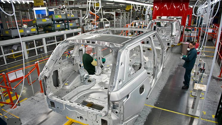 Jaguar Land Rover avbryta produktionen vid sina brittiska tillverkningsanläggningar 
