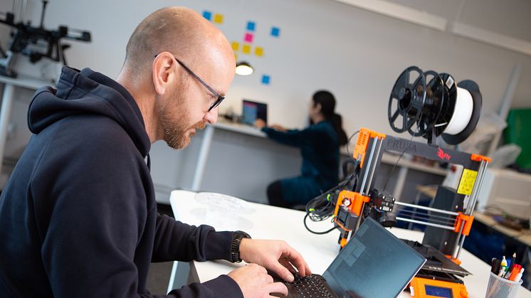 Vinnaren får 30 timmars hjälp av teknikexperten Jan Björn för att utveckla sin prototyp. Foto: Svante Olsson. 