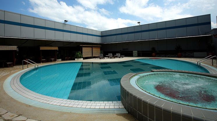 Roof top swimming pool