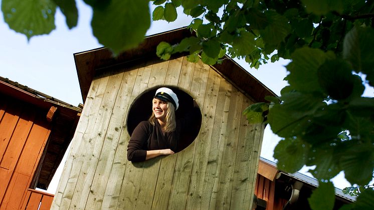 Student i trollskogen på Fredriksdals friluftsmuseum. Foto: studio-e.se