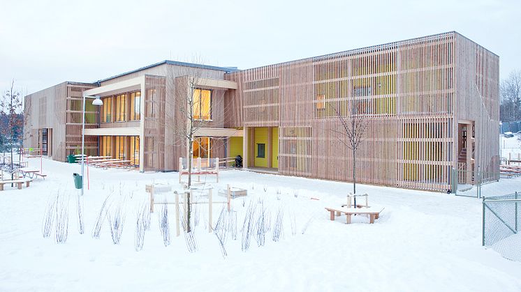 Lustigkulla förskola i Knivsta kommun är isolerad med brandsäker, naturlig ROCKWOOL stenull i väggar, runt fönster och på tak. Foto: Philipp Gallon