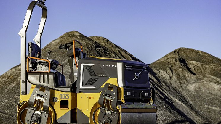 Volvo CE presenterar den första eldrivna maskinen i segmentet väganläggning