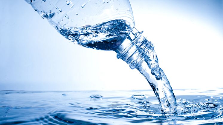 Konsekvensen af flaskevandsforbruget i Danmark er, at 560 millioner liter vand er skrevet på den forkerte side i miljøregnskabet. 