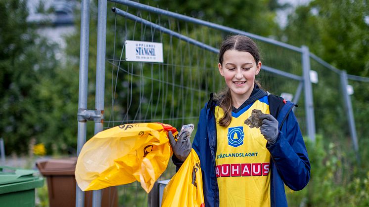 Städlandslaget städar naturen på 25 orter i Sverige med Vanessa Kamga i spetsen