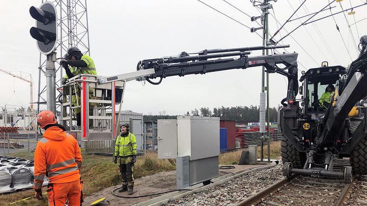 Omexom längs spåret