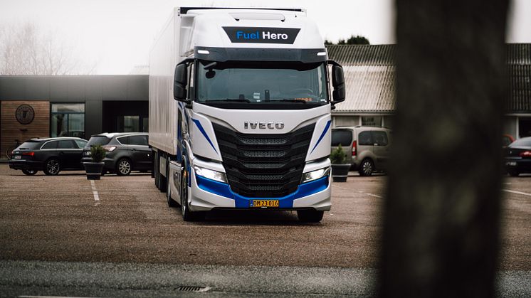 Fra november til marts testkørte de to chauffører fra HT Transport IVECO S-WAY på deres vante ruter sydpå. Da testperioden var afsluttet, havde chaufførerne kørt 29.000 kilometer med et gennemsnitligt brændstofforbrug på 4,43 kilometer pr. liter.