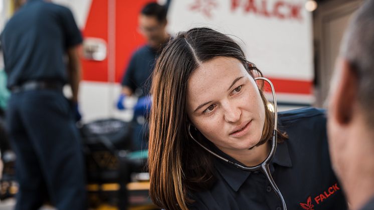 Falck investerer og fastholder indtjeningen