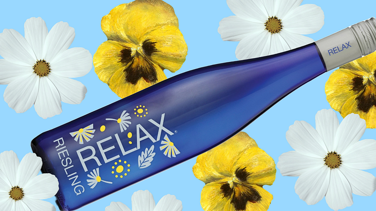Relax Riesling i ny sommarskrud finns i de flesta av Systembolagets butiker från vecka 28, 29. Nr 7230 · Lättare glasflaska · 750 ml · 8,5 % · Pris: 78 kr