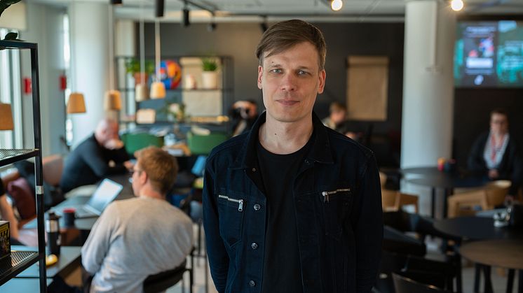 Lasse Girs, Head of Generative AI Enablement bei Solita: "„2024 werden wir unsere Erwartungen an generative KI neu kalibrieren.". Foto Minna Pinola