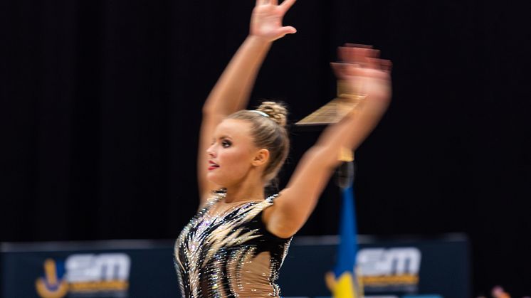Tre SM-guld till Alva Svennbeck i grenfinalerna i rytmisk gymnastik