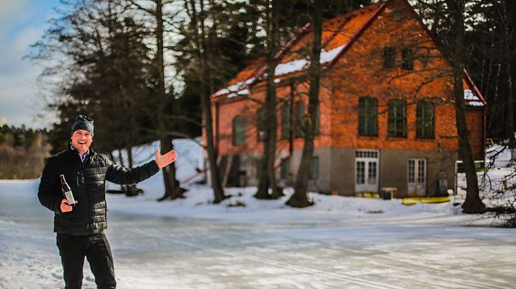 Johan Hjort, vd och ägare på Högberga Gård. Här vid Vattenverket - Högberga Bakficka. Idag en byggarbetsplats - inom kort en bryggarbetsplats.