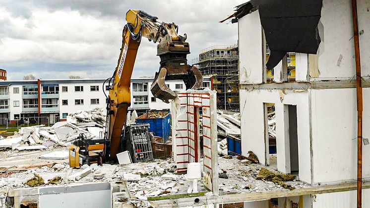 I samband med att Helsingborgshem rev hus i bostadsområdet Drottninghög demonterade bostadsbolaget betongelement som nu ska återbrukas inom ramen för det internationella projektet ReCreate.