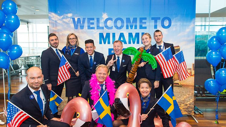 The SAS crew celebrated the inaugural flight to Miami accompanied with pink flamingos and palm trees 