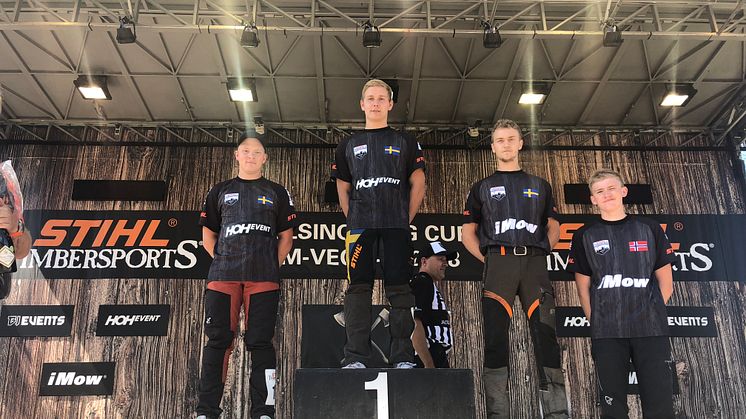 Trippel svenskt på pallen i dagens rookietävlingar. Från vänster: Emil Svensson, Emil Hansson och Johan Staf. Foto: STIHL Timbersports.