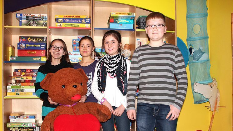Kerzen für Bärenherz: Gymnasium „Am breiten Teich“ bastelt für das Kinderhospiz