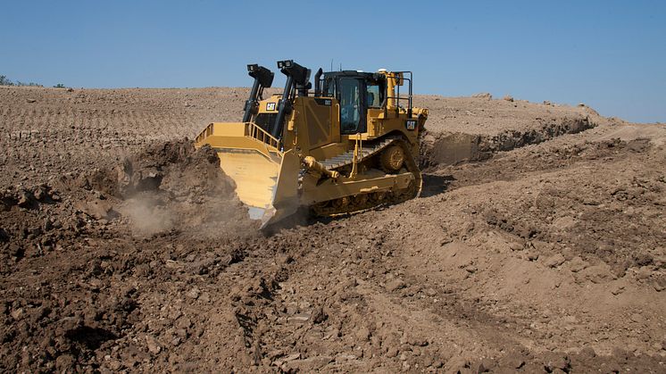 Cat D8T bandschaktare i arbete-1