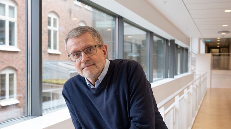 Klas-Göran Karlsson är professor i historia vid Lunds universitet och föreläser om Putin, kriget och historien på Högskolan i Skövde 14 februari. Foto: Hans Jonsson