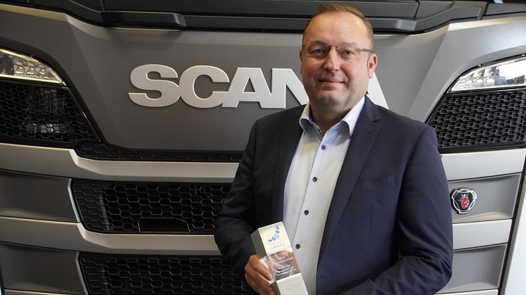 Ausgezeichnet für bestes Fuhrparkmanagement! Radek Liška, Direktor Parts und Service/Verkauf Motoren, Scania Deutschland Österreich, mit dem Telematik Award 2020. 