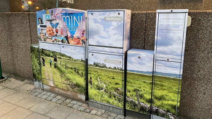 Cecilia Schelin Seidegård inviger i Visby när Studieförbundet NBV öppnar 100 nya minibibliotek från Abisko i norr till Smygehuk i söder