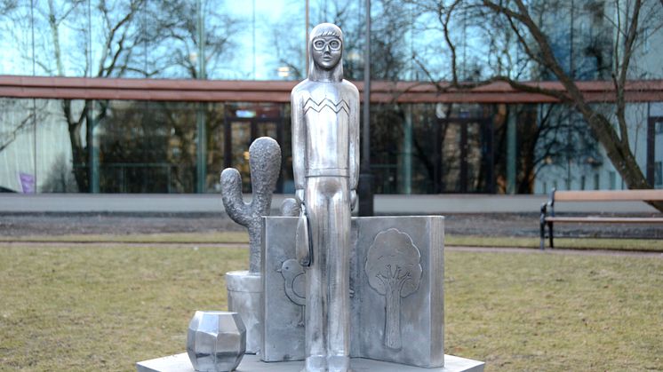 En av de tre nya skulpturerna i Lorensbergsparken av Sara Nilsson. Foto: Park- och naturförvaltningen