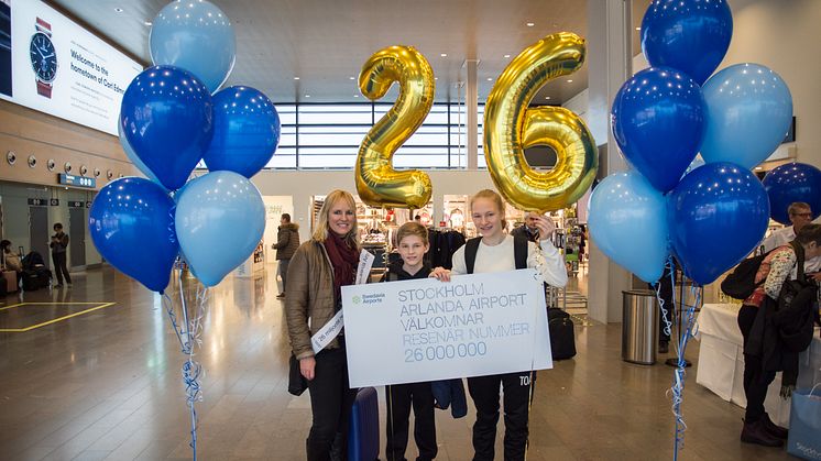 This week, the 26 millionth traveller Anna, together with her children Tilde and Ture, passed through the security check point in Terminal 5, Stockholm Arlanda Airport.  Photo: Victoria Ström