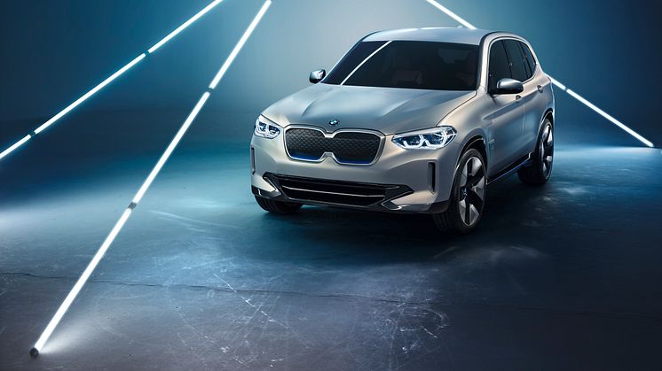 Nu öppnar förhandsbokningen av elbilen BMW iX3