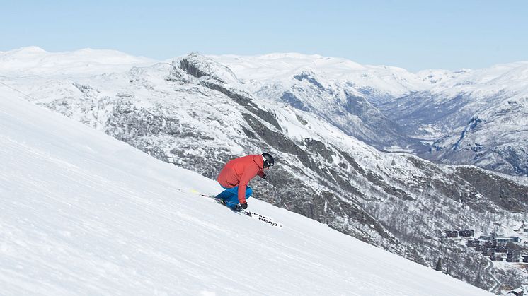 Bilde: Med fine skiforhold og økt interesse for vårperioden tilbyr Hemsedal skikjøring hver dag til og med søndag 7. mai. Bilde fra 18. april av Kalle Hägglund/SkiStar Hemsedal.