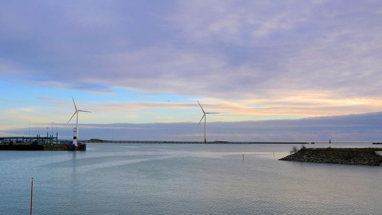 Fotomontage av de två nya vindkraftverken som ska byggas i Trelleborgs Hamn