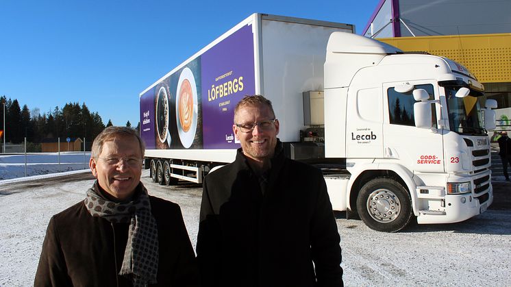 Robert Sobocki, vd på Scania Bilar Sverige (vänster) och Lars Appelqvist, vd på Löfbergs. 