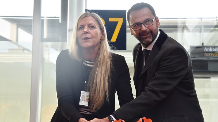 Ribbon-cutting by Lena Rökaas, Operations Director at Stockholm Arlanda Airport, and Gary Robson, Visit Britain, inaugurated one of the new easyJet routes. Photo: Frida Weberg