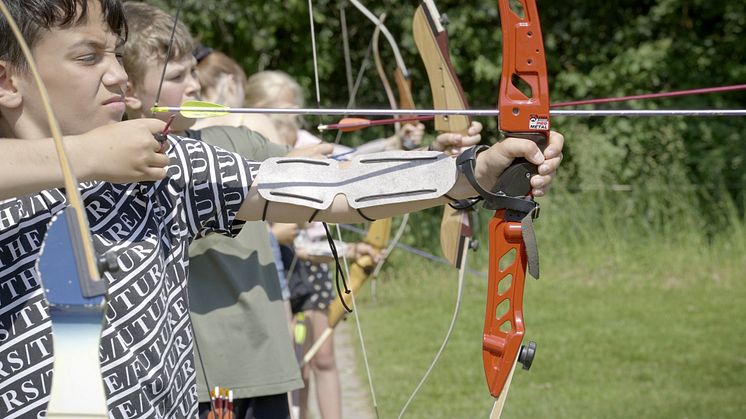 Pilbågs-skytte, en uppskattad aktivitet på en  av sommarens prova-på läger. Foto: Mikael Malmborg