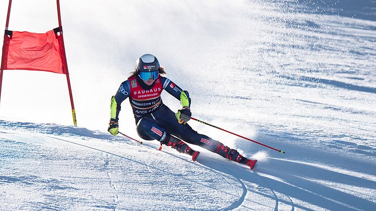 Hanna Aronsson Elfman tog JVM-guld i damernas storslalom i St. Anton. Foto: Jörgen Nordlund/Ski Team Sweden Alpine