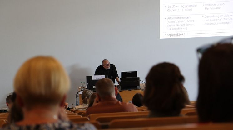 Beim ersten Vortrag der IfG-Tagung 2022: Prof. Dr. Schroeter von der Fachhochschule Nordwestschweiz FHNZ, Olten
