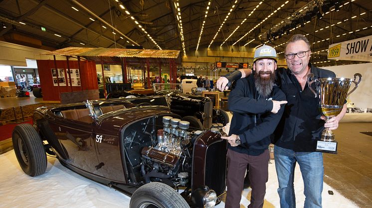 Den amerikanske gästen Aaron Kaufmann tillsammans med Jimmy Engstedts  och hans Ford -32 roadster.