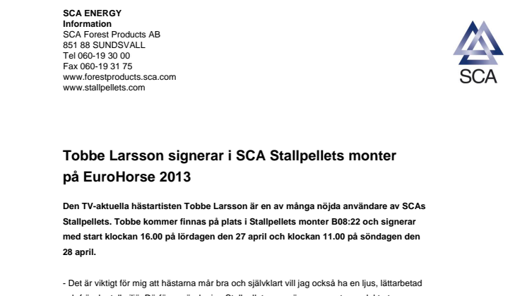 Tobbe Larsson signerar i SCA Stallpellets monter på EuroHorse