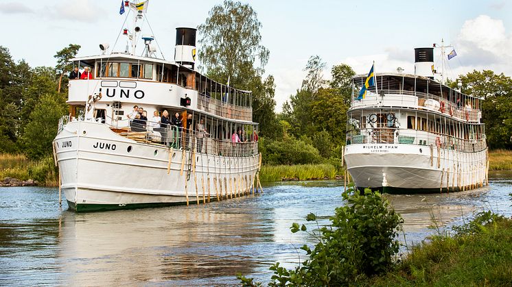 Kanalbåtarna M/S Juno och M/S Wilhem Tham i Göta Kanal