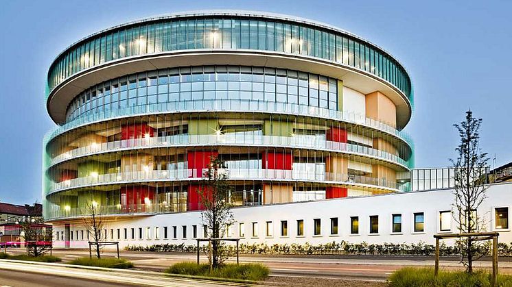 Det är tio år sedan ”Runda huset” på sjukhusområdet i Malmö stod klart. Den 5 oktober 2010 flyttade infektionsverksamheten in i lokalerna. Några månader tidigare hade akutverksamheten flyttat dit. Bild: C.F. Møller Architects/Jørgen True