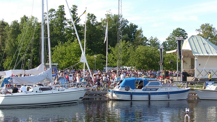 Fullmatad sommar på Göta kanal – även på land