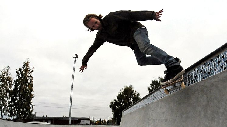 Piteås nya aktivitetspark. På bilden åker Erik Holmlund. Foto: Anton Svanborg