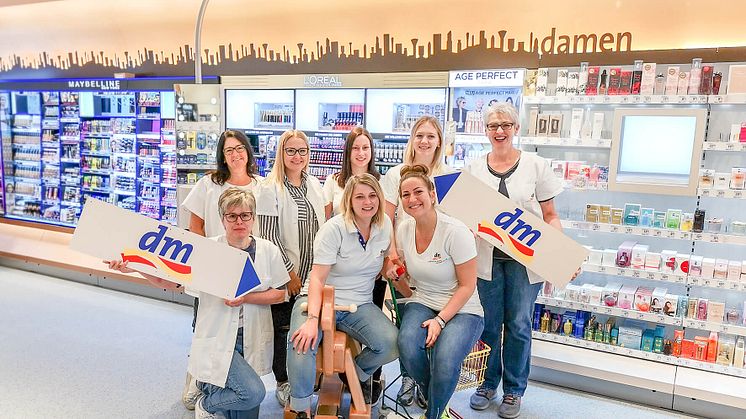 Da Team vom dm-Markt in Bad Wildbad freut sich auf zahlreiche Kunden