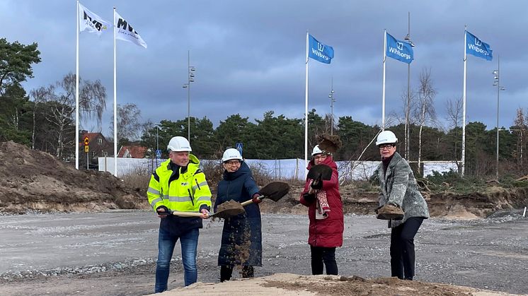 Spadtag från vänster:  Thomas Ellkvist, vd MVB Syd, Ulrika Hallengren, vd för Wihlborgs, Helena Wennerström, tf näringslivsdirektör Helsingborg Stad och Anna Holberg, vd för Springhill Textile.